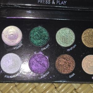 Eyeshadow Palette - Vibrant Danessa Myricks Lightwork Volume III Illuminating